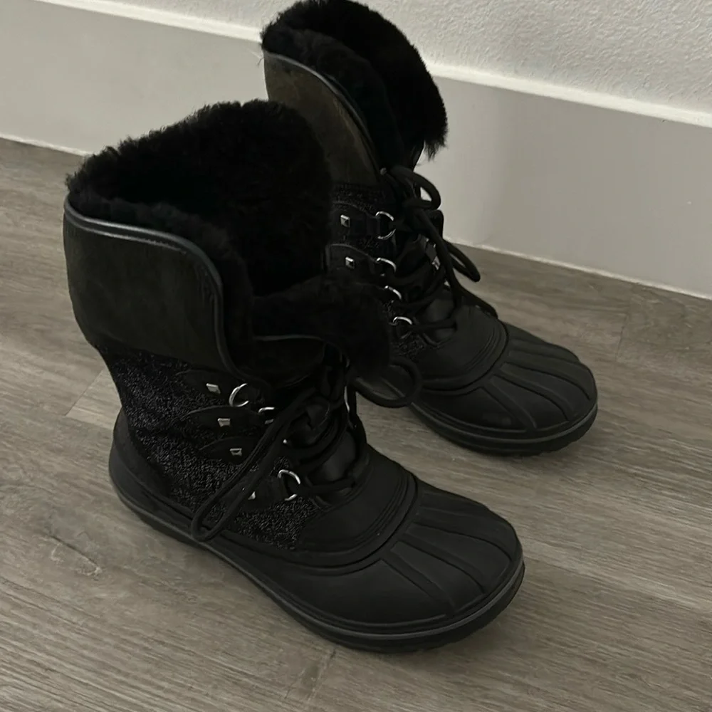 Crocs Women's Snow & winter Boots Sz 5